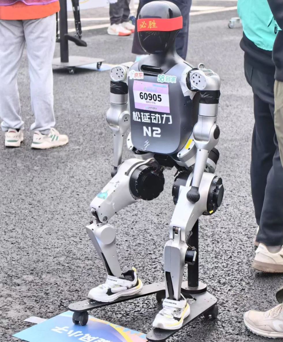 Huanhuan, the female-shaped robot competing in the marathon